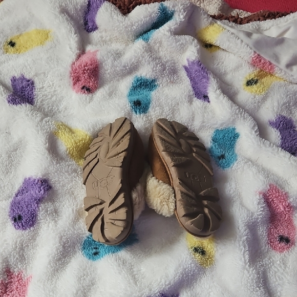 UGG Brown and Cream Women's Slippers - Picture 4 of 4